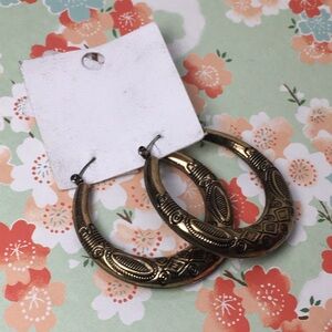 Free People Antique gold Hallow hoop earrings lightweight new Org $28